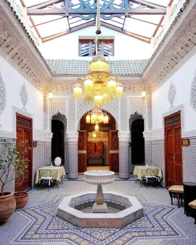 Home 1 Unearth the Hidden Art of Zellij (7)